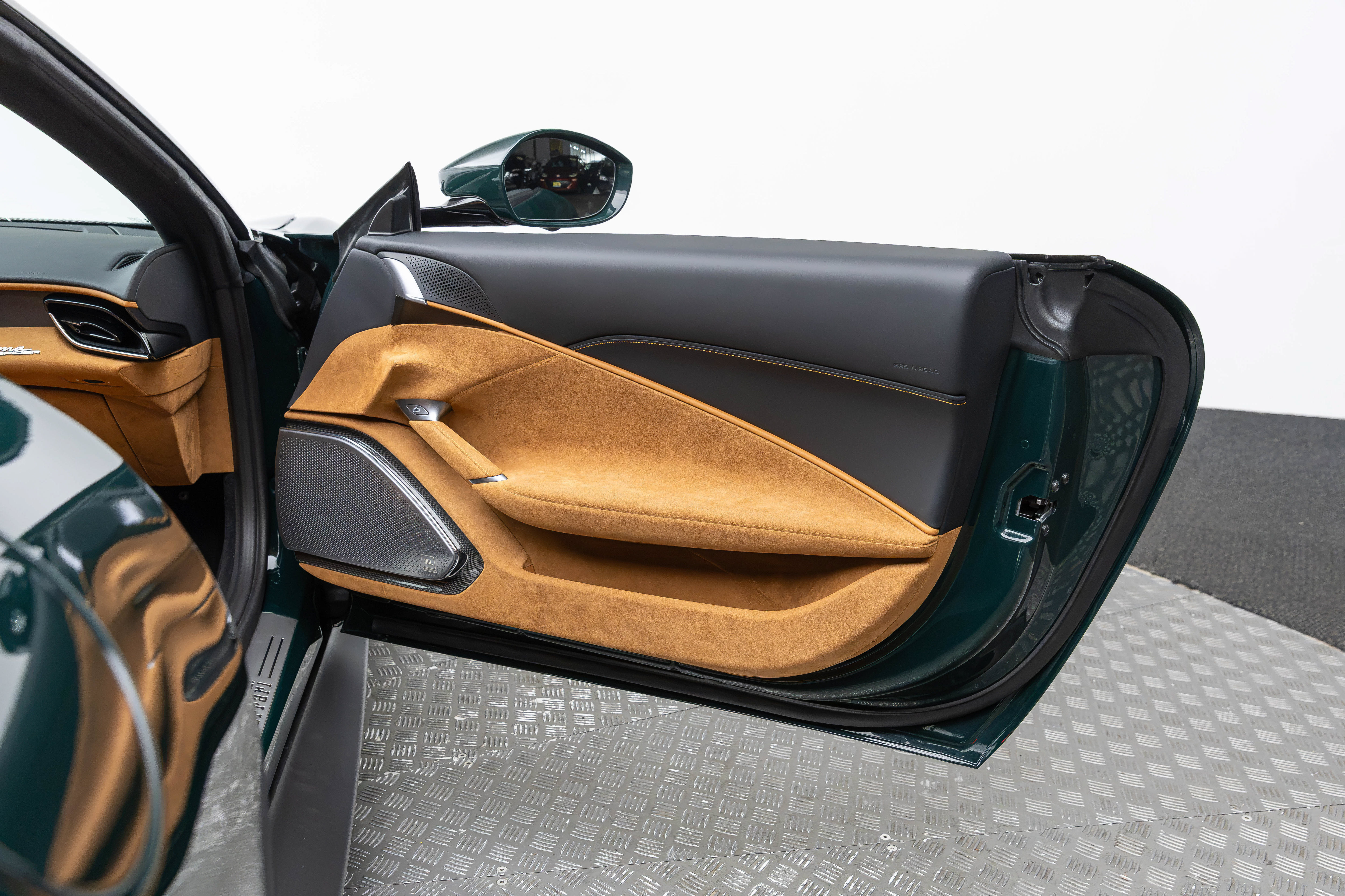 Certified 2025 Ferrari Roma Spider RWD image 29