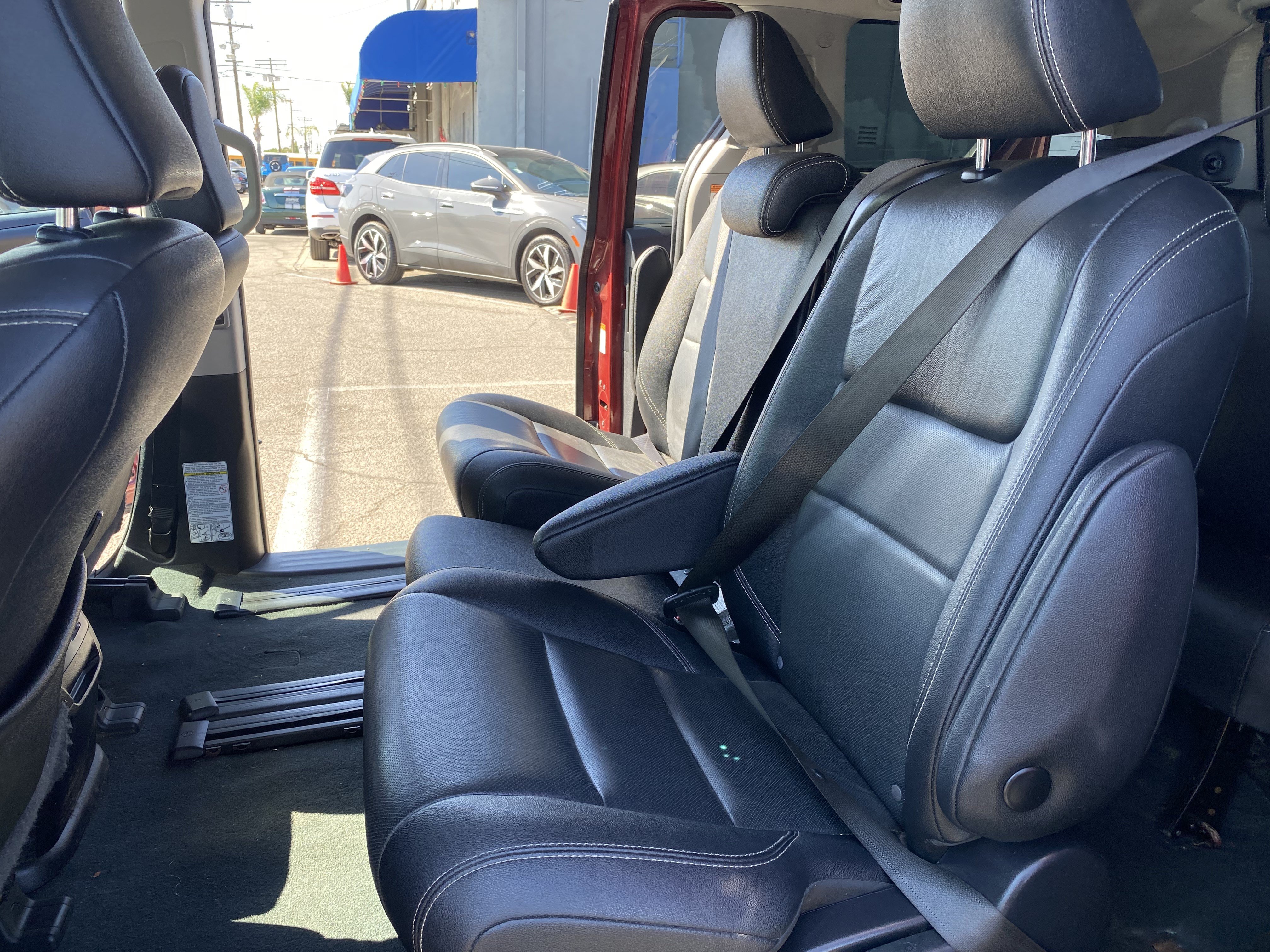 Used 2020 Toyota Sienna SE Premium FWD image 14