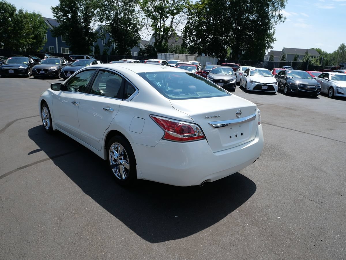 Used 2015 Nissan Altima 2.5 SV FWD image 5