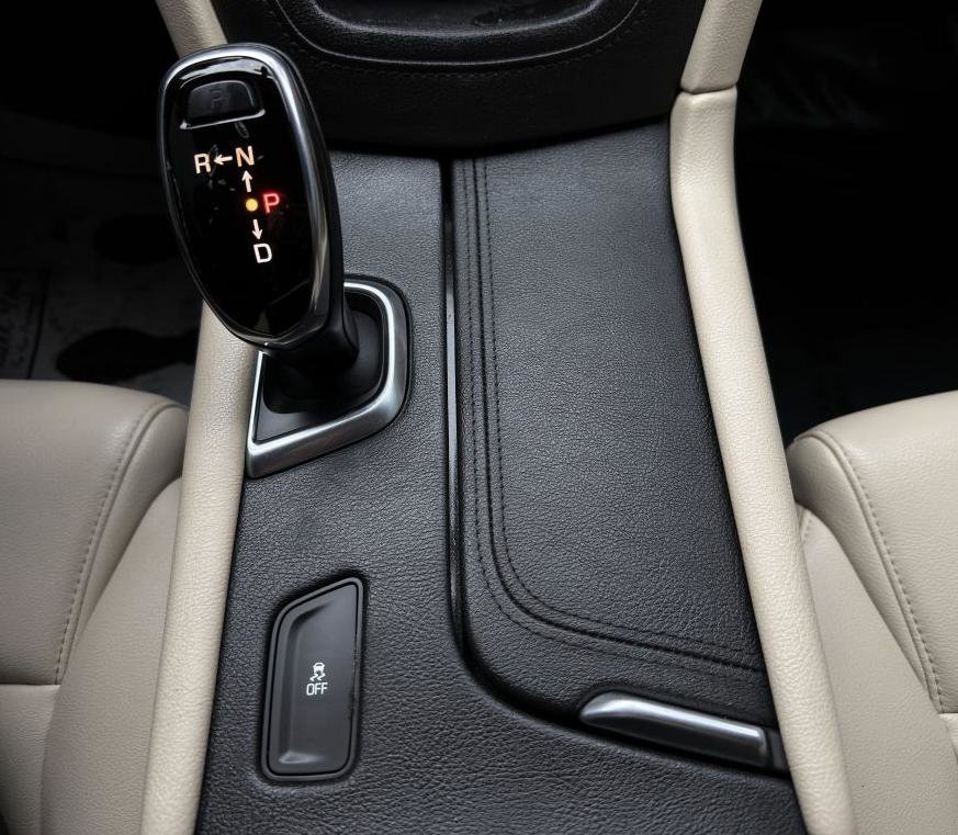 Used 2018 Cadillac XT5 FWD w/ LPO, Wheel Lock Package image 16