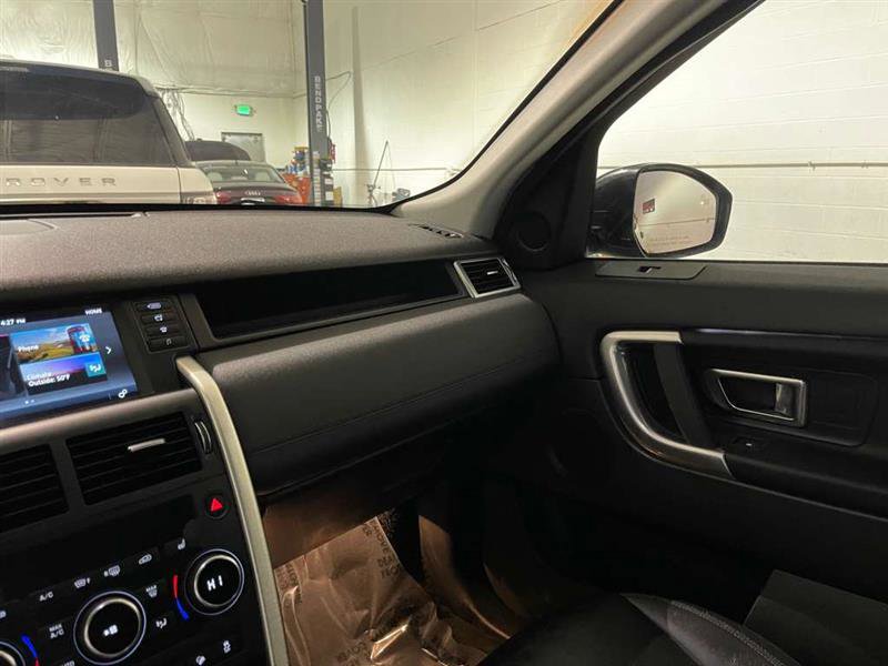 Used 2018 Land Rover Discovery Sport SE image 29