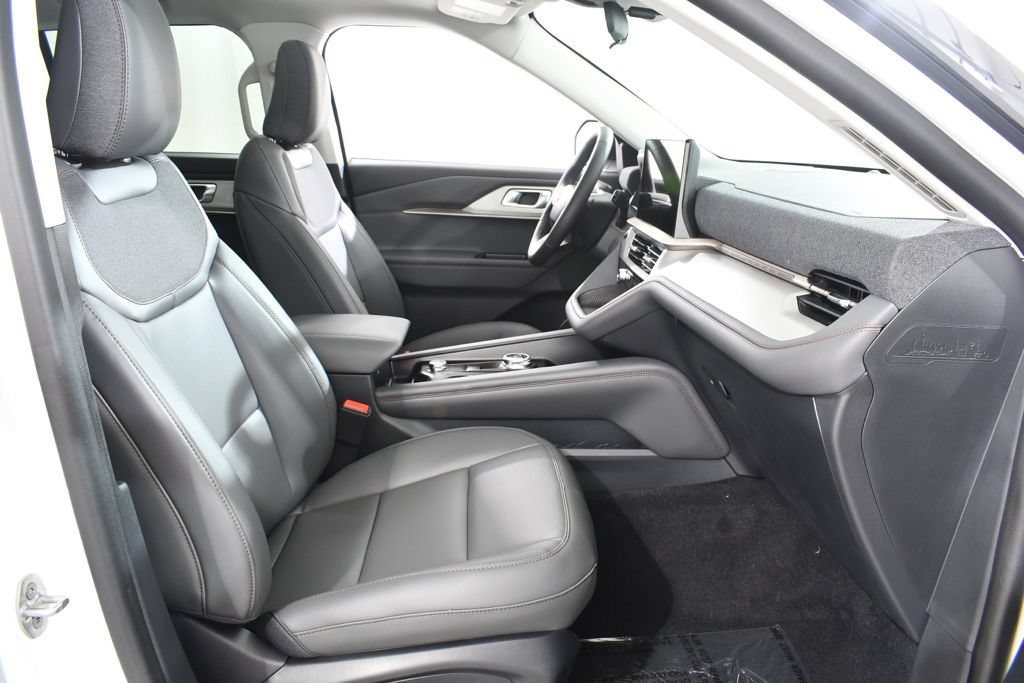 New 2026 Ford Explorer Active w/ Active Comfort Package AWD/4WD image 10