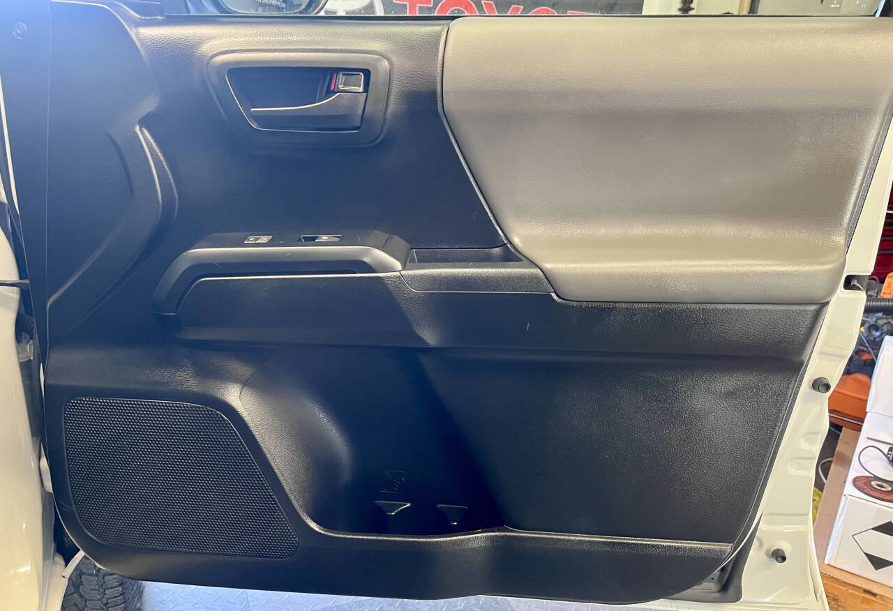 Used 2019 Toyota Tacoma SR image 18