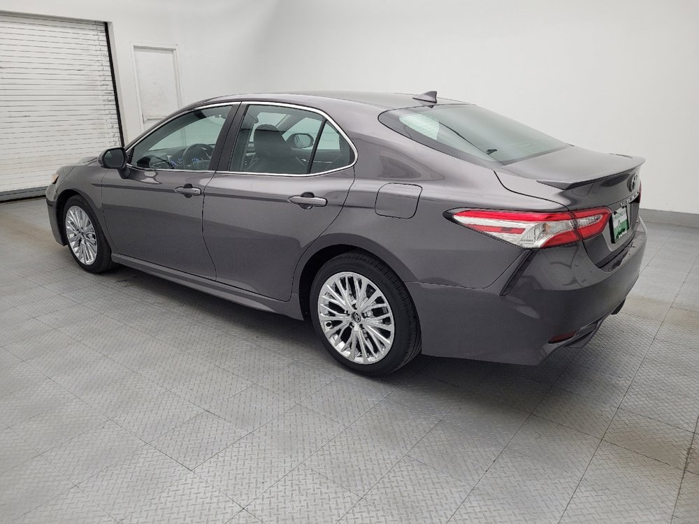 Used 2020 Toyota Camry SE image 3