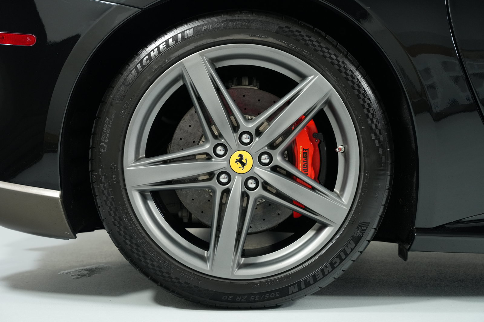 Used 2014 Ferrari F12 Berlinetta RWD image 15