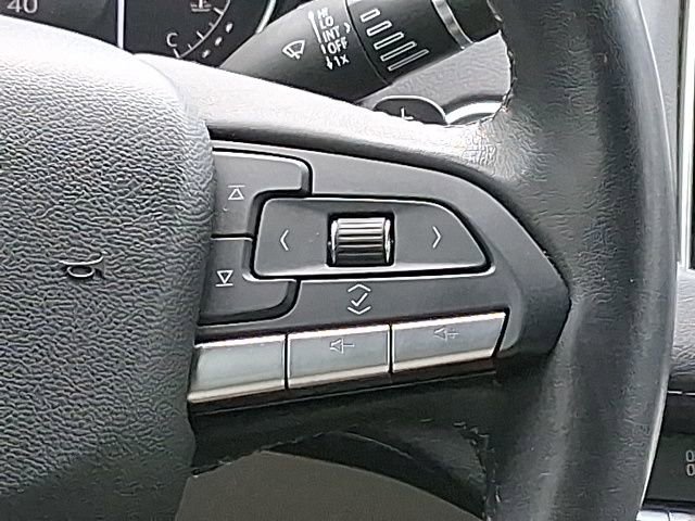 Used 2021 Cadillac XT4 Luxury w/ Driver Awareness Package image 12