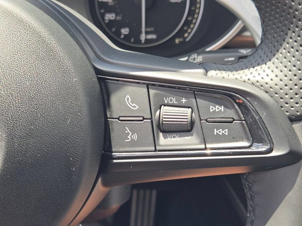Used 2022 Alfa Romeo Stelvio Veloce AWD/4WD image 34