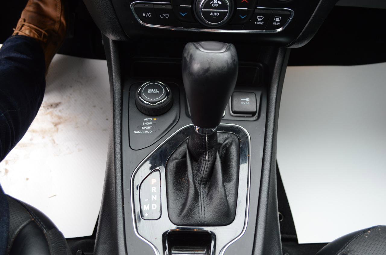 Used 2022 Jeep Cherokee Limited image 28