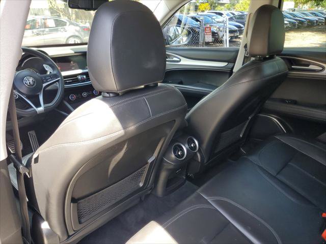 Used 2018 Alfa Romeo Stelvio Sport w/ Quick Order Package 22J Sport AWD/4WD image 12