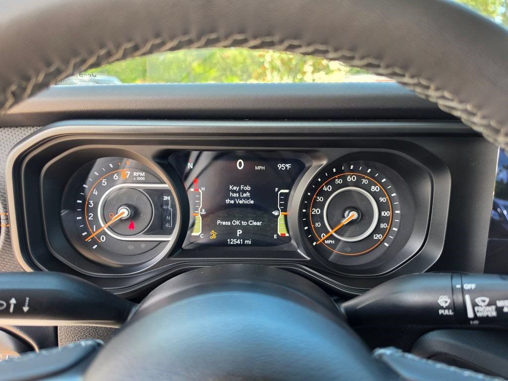 Used 2026 Jeep Gladiator Mojave AWD/4WD image 12