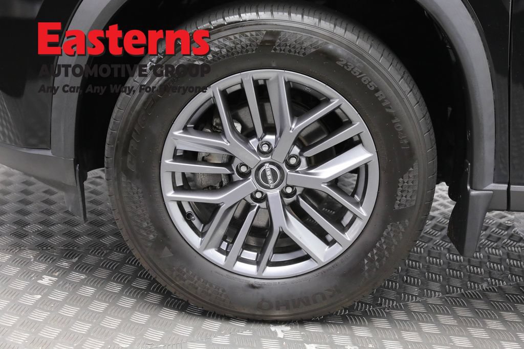 Used 2023 Nissan Rogue S AWD/4WD image 32