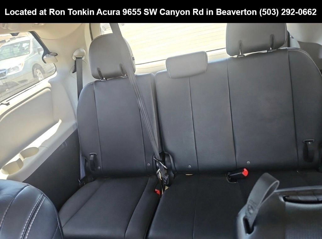 Used 2015 Toyota Sienna SE FWD image 12