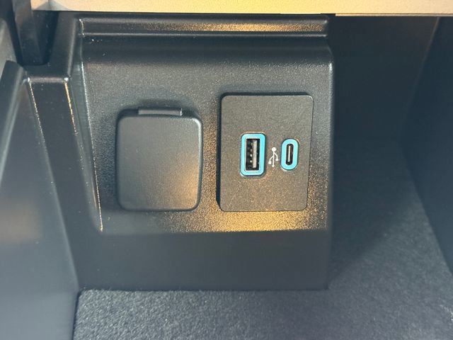 Used 2023 Ford Explorer Limited w/ Equipment Group 301A image 14