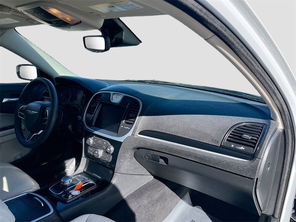 Used 2023 Chrysler 300 Touring L image 30