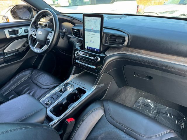 Used 2022 Ford Explorer Platinum w/ Equipment Group 601A AWD/4WD image 22