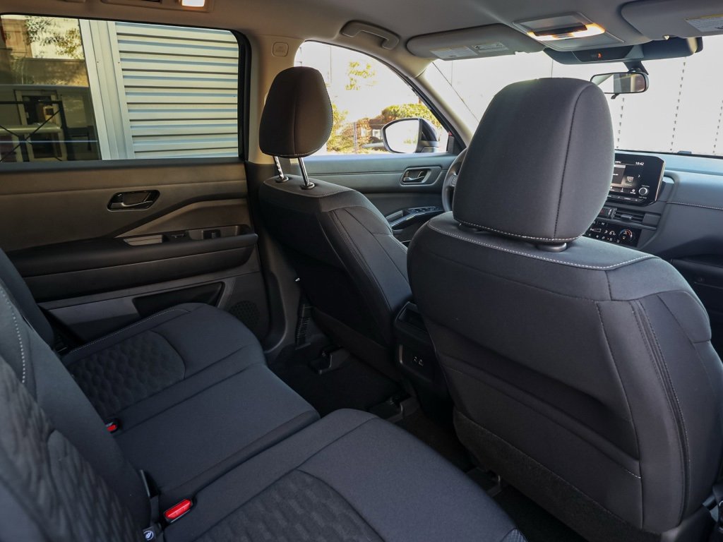 New 2025 Nissan Pathfinder S image 17