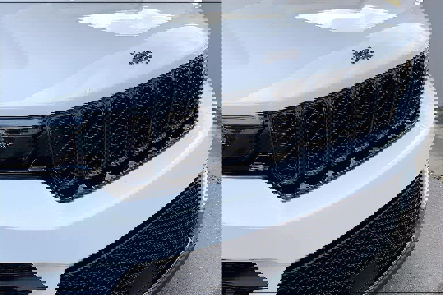 Used 2023 Jeep Grand Cherokee Altitude image 31