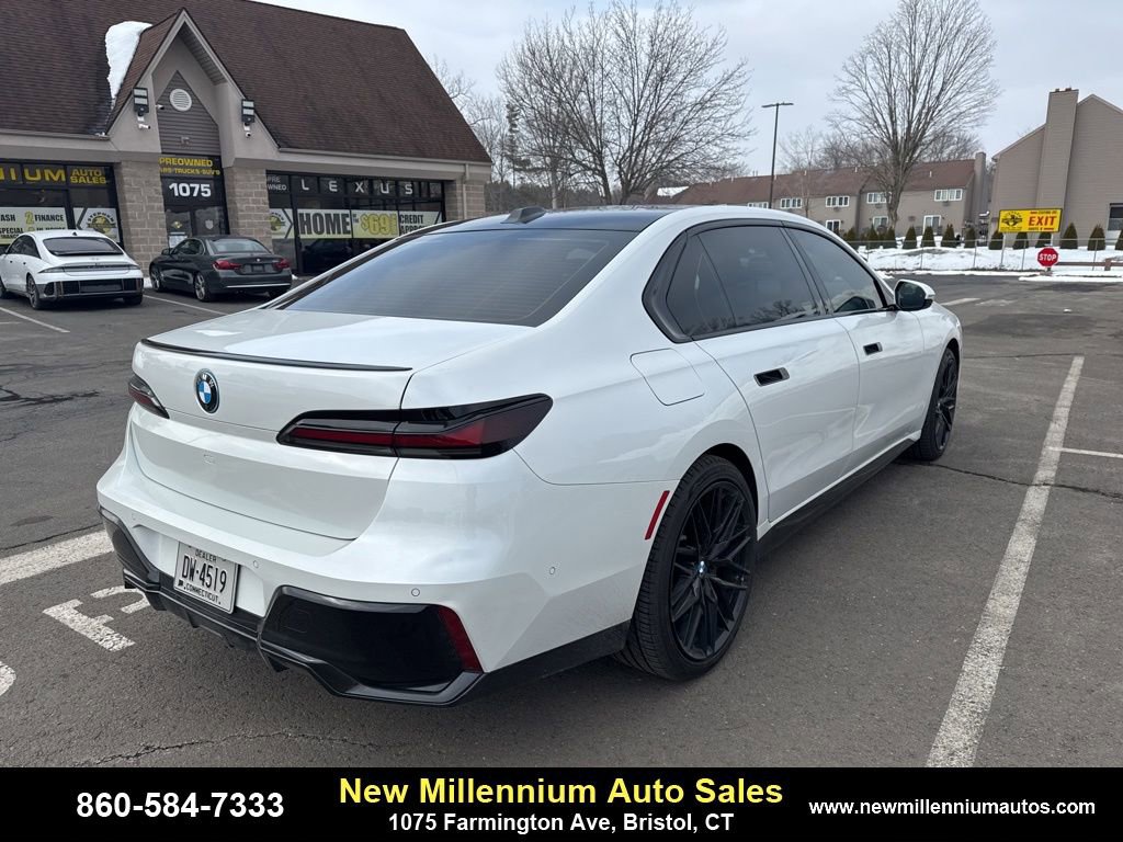 Used 2023 BMW i7 xDrive60 image 7