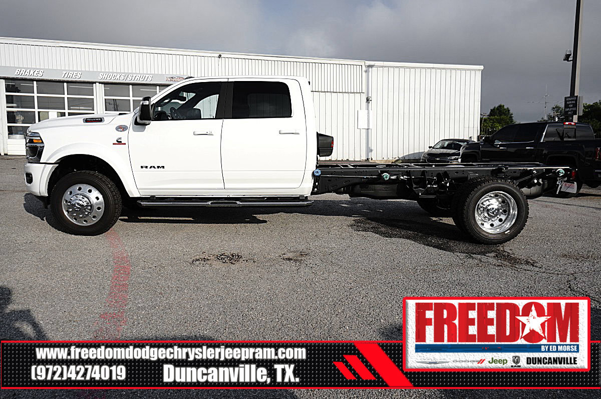 New 2026 RAM 4500 4x4 Crew Cab DRW w/ Laramie Trim Package image 2