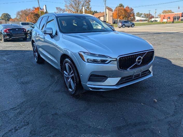 Used 2018 Volvo XC60 T5 Momentum w/ Vision Package AWD/4WD image 5