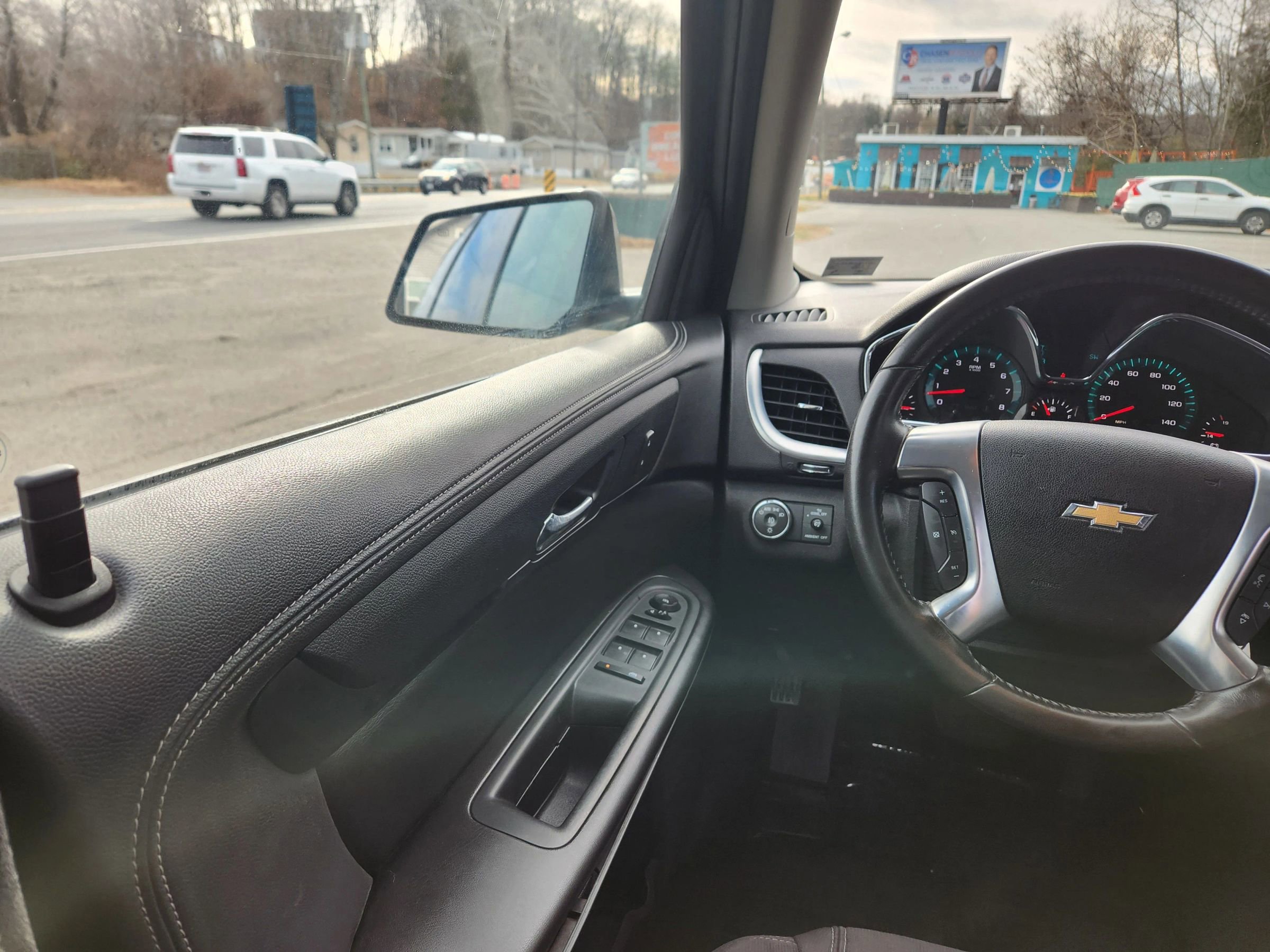 Used 2017 Chevrolet Traverse LT w/ Style and Technology Package image 35