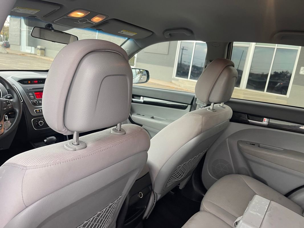 Used 2015 Kia Sorento LX image 40