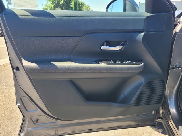 Certified 2025 Nissan Kicks SV FWD image 18