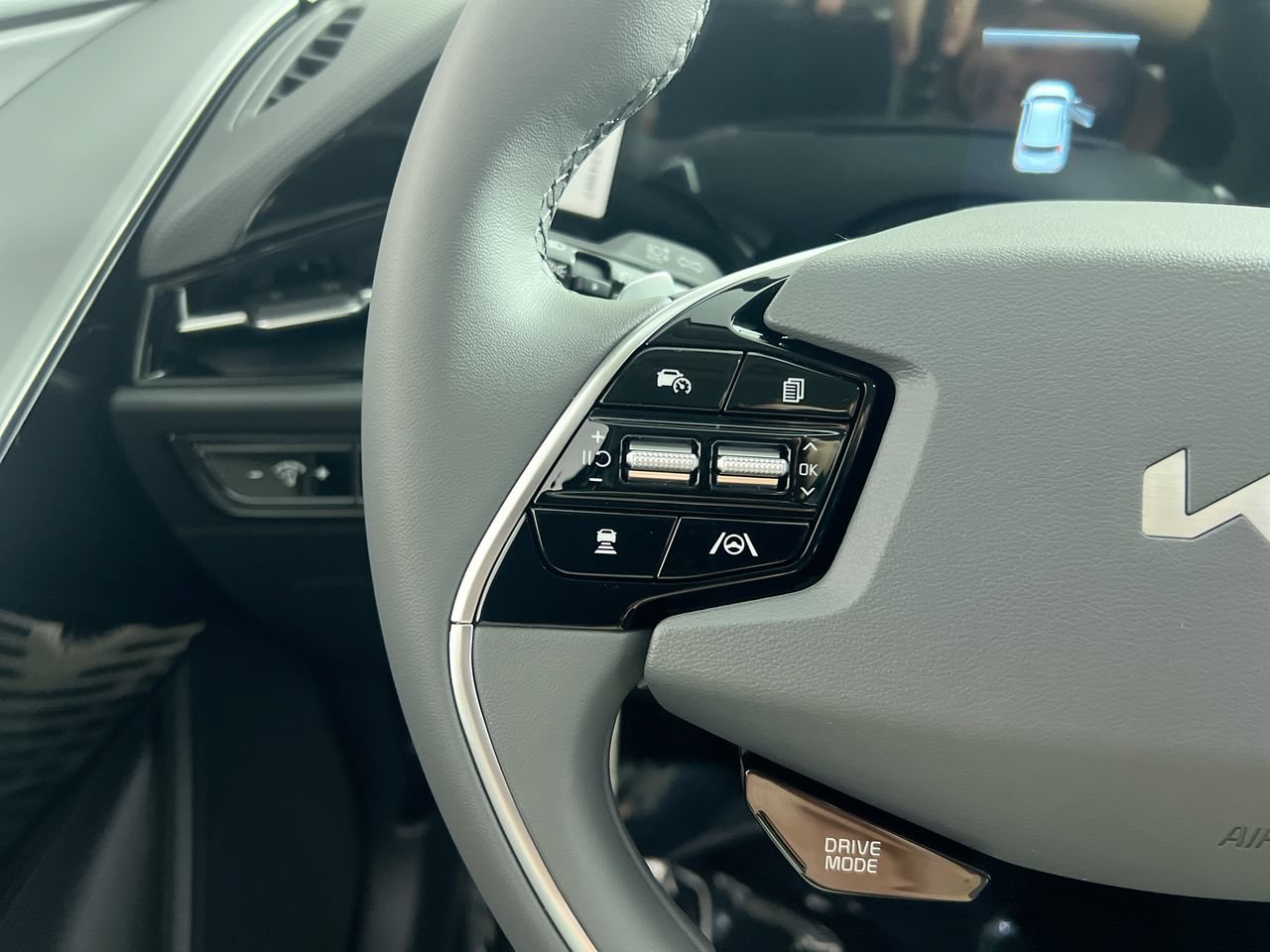 Certified 2025 Kia Niro EX Touring FWD image 18