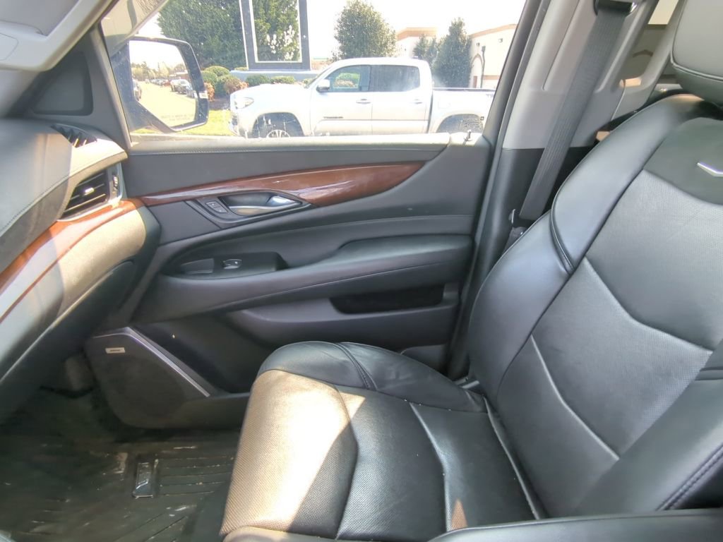 Used 2019 Cadillac Escalade Premium Luxury image 18