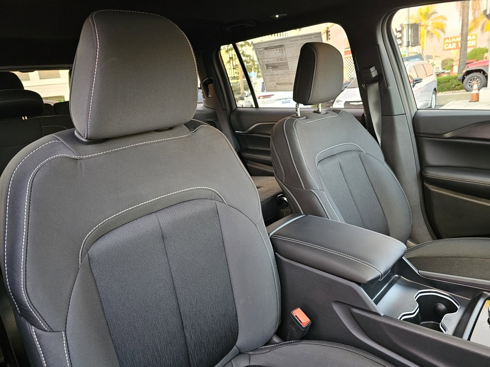 New 2025 Jeep Grand Cherokee L Laredo image 29