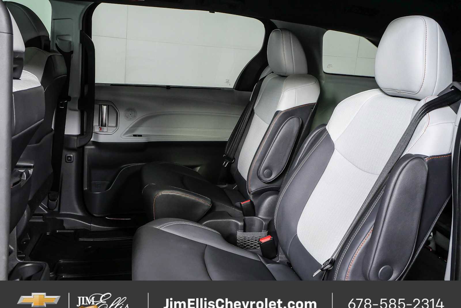 Used 2021 Toyota Sienna XSE w/ XSE Plus Package FWD image 18