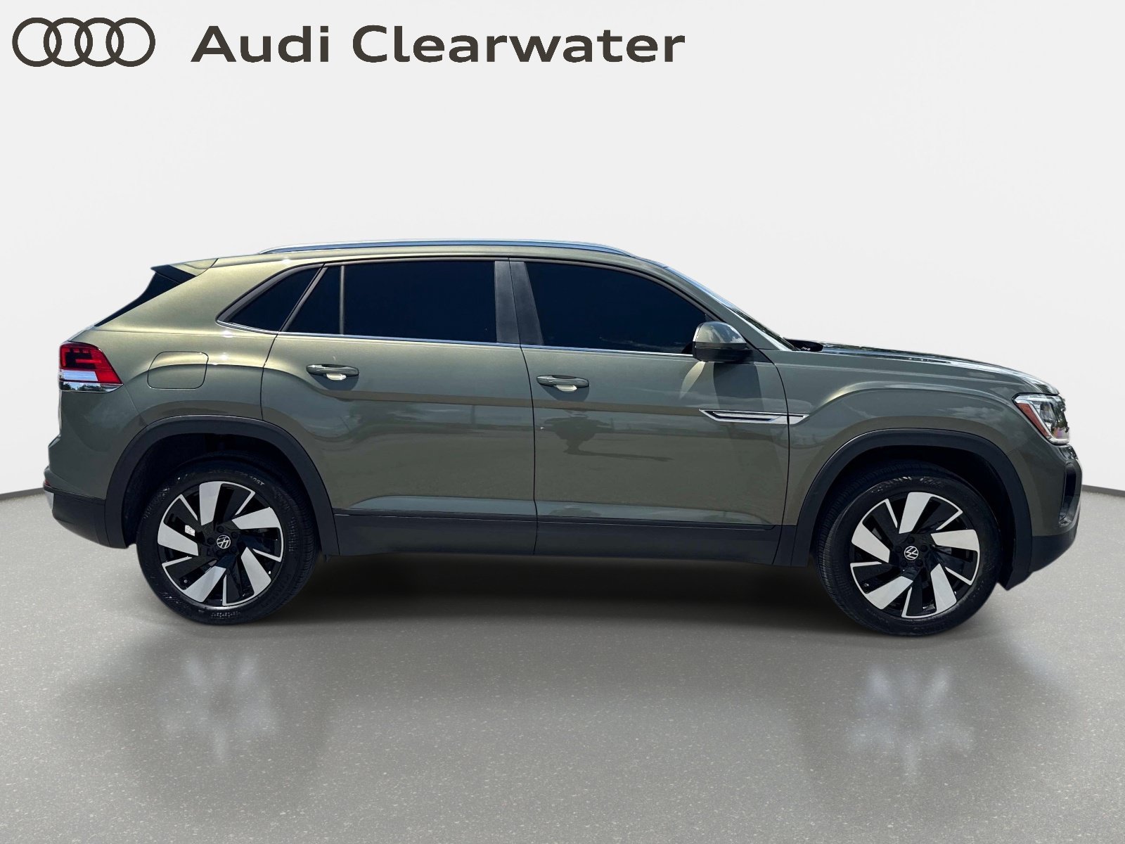 Used 2025 Volkswagen Atlas Cross Sport SE FWD image 5
