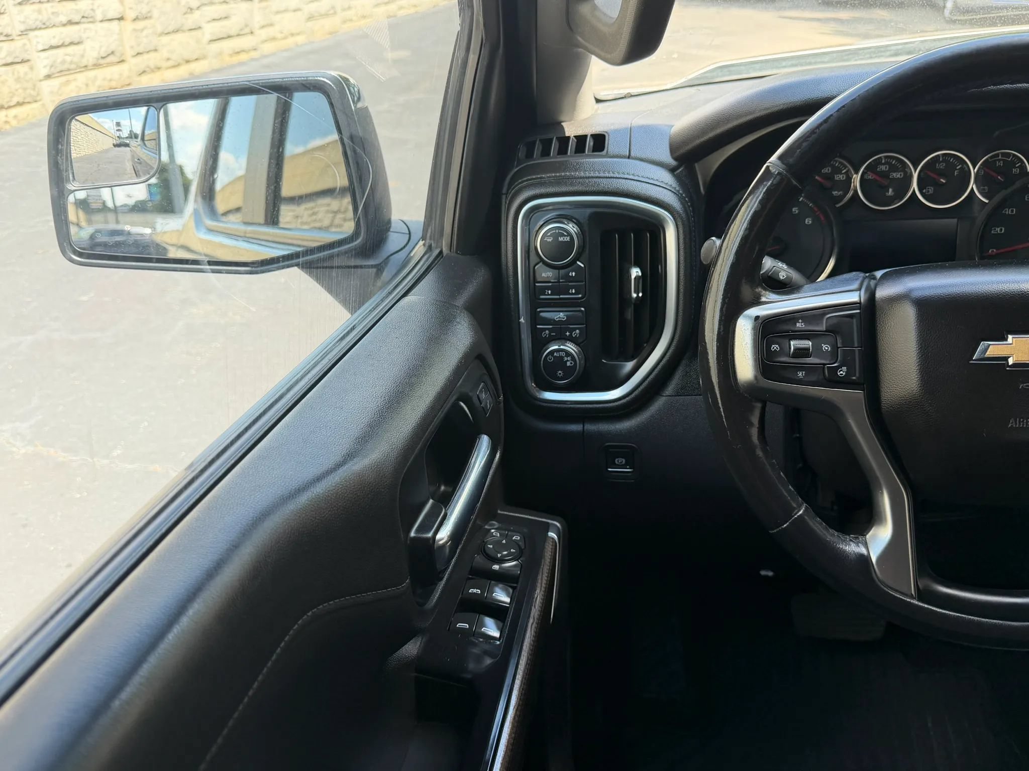 Used 2020 Chevrolet Silverado 1500 LT w/ Texas Edition AWD/4WD image 19