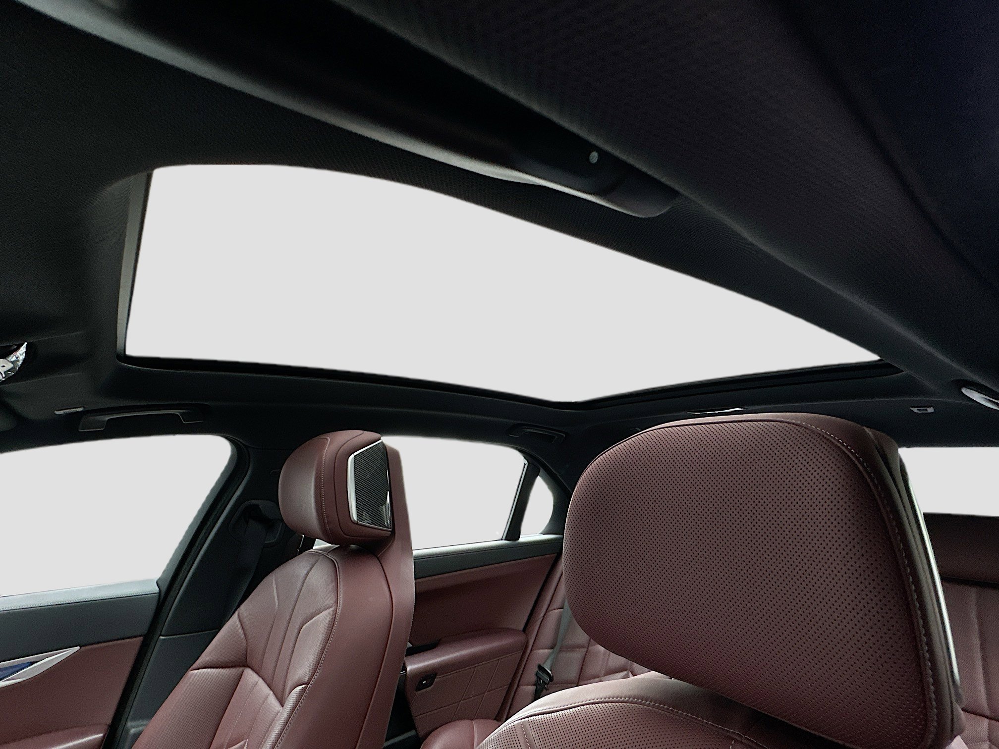 Used 2023 BMW 740i w/ Parking Assistance Package image 23