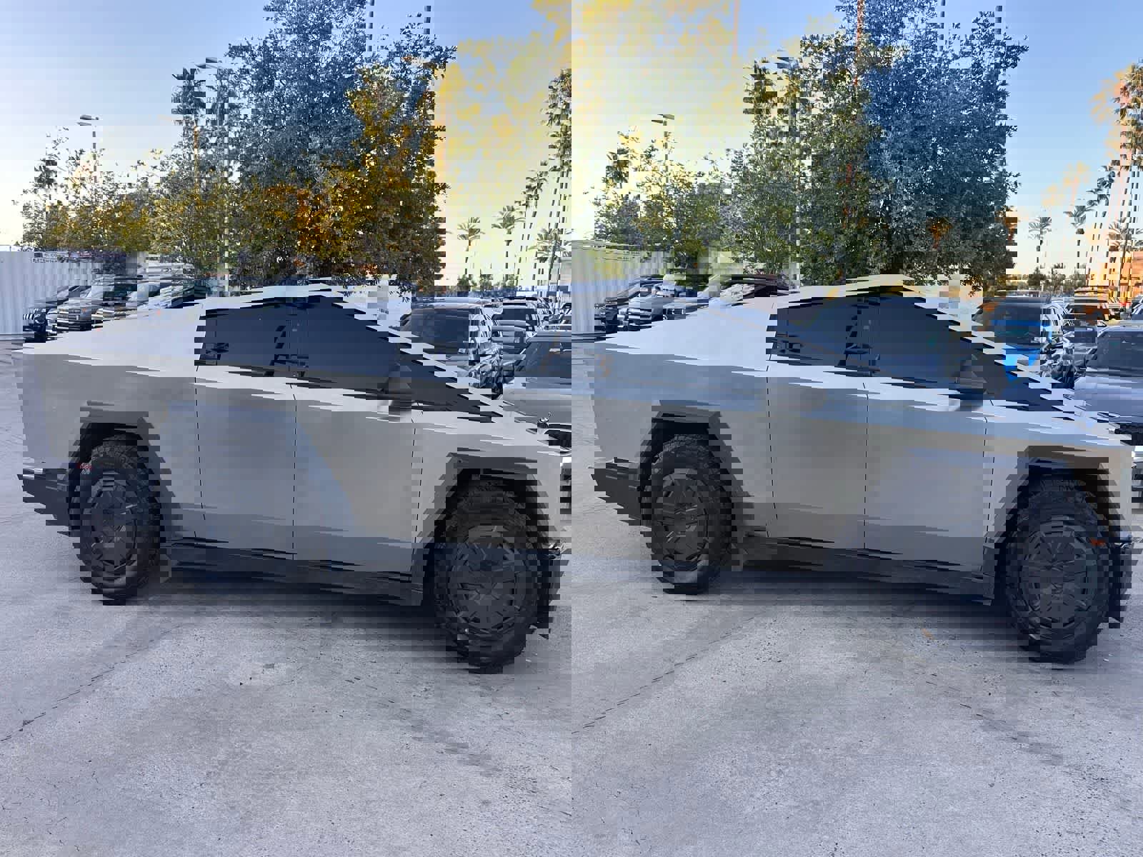 Used 2025 Tesla Cybertruck AWD Crew Cab image 6