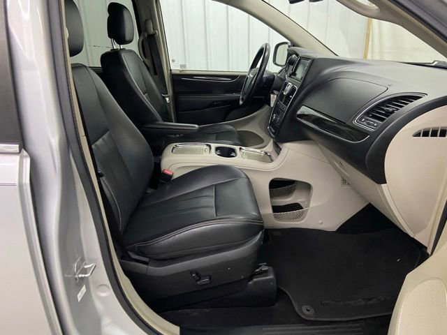 Used 2012 Chrysler Town & Country Touring-L w/ Premium Group FWD image 35