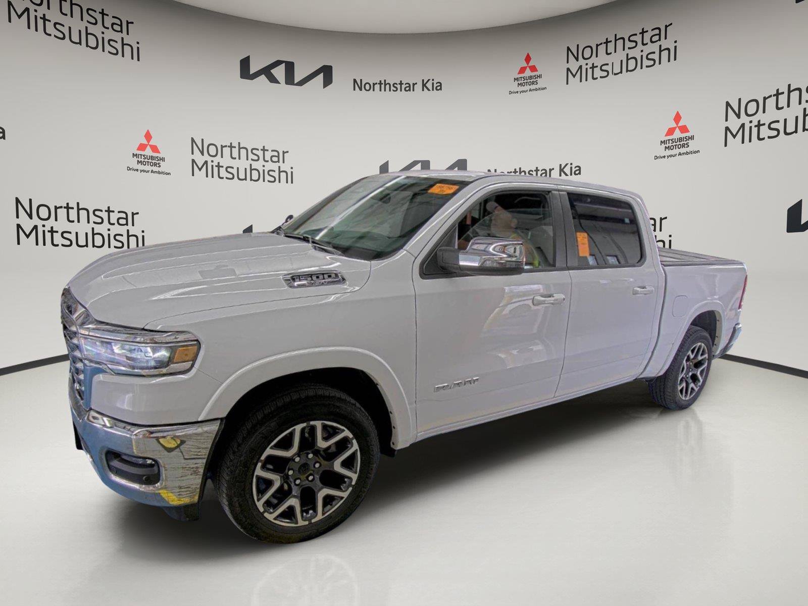 Used 2025 RAM 1500 Laramie AWD/4WD image 1