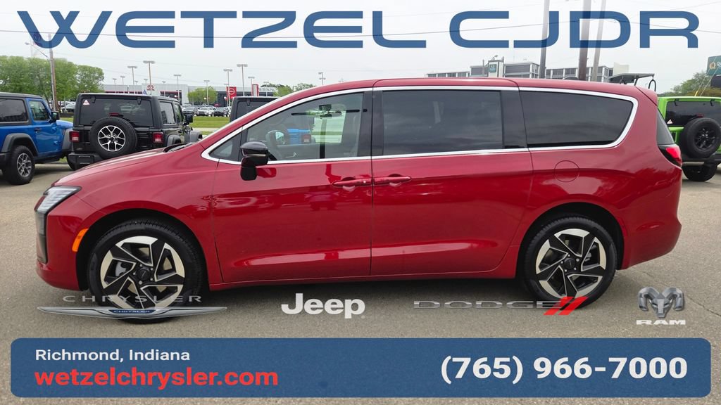 New 2027 Chrysler Pacifica Limited AWD/4WD image 4