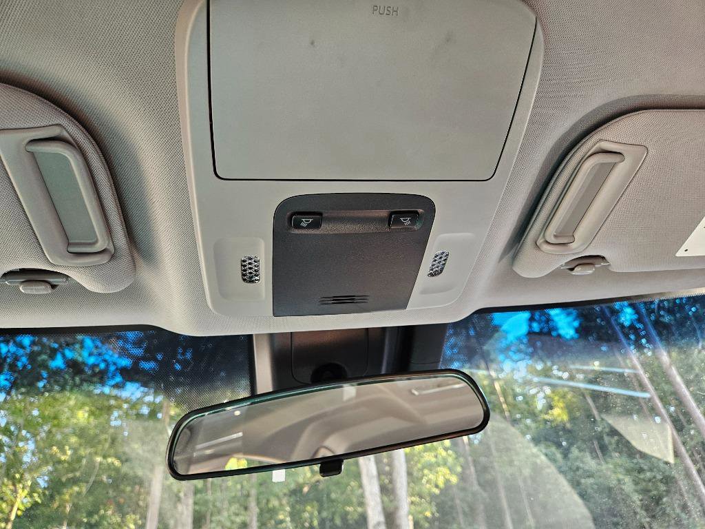 Used 2018 Toyota Camry LE image 19