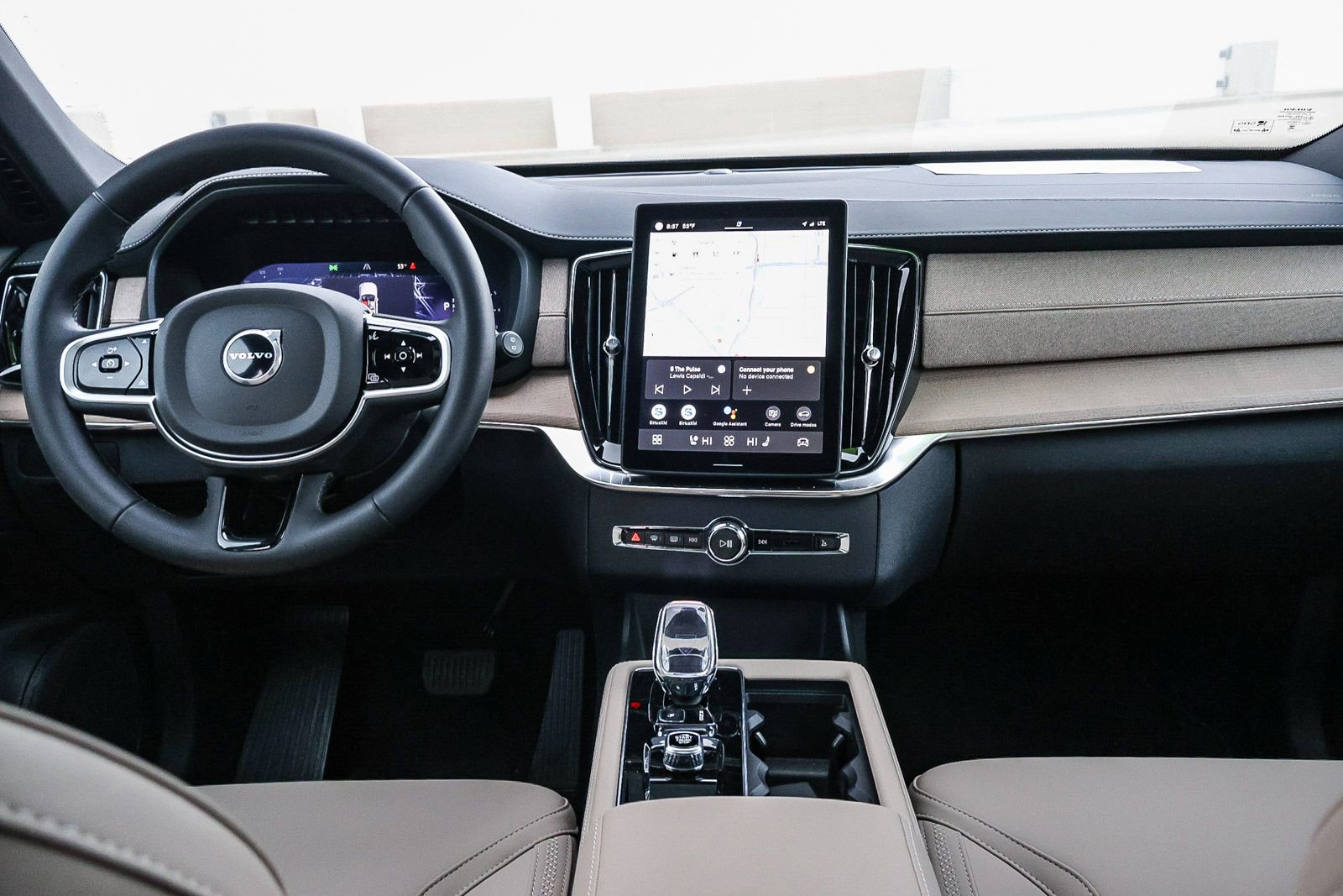 New 2025 Volvo XC90 B6 Core w/ Climate Package image 23