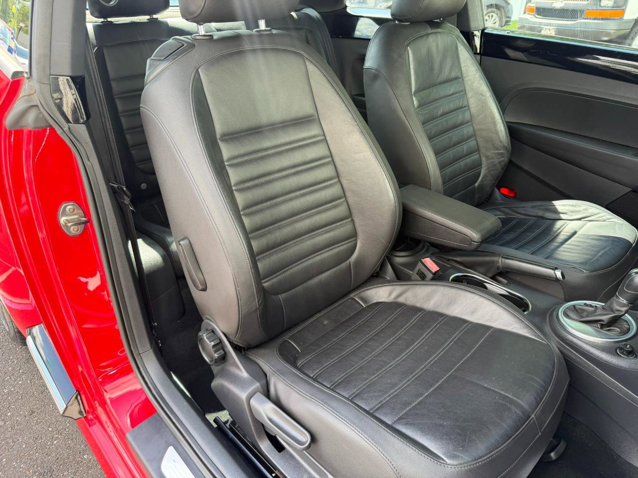 Used 2012 Volkswagen Beetle Turbo FWD image 35