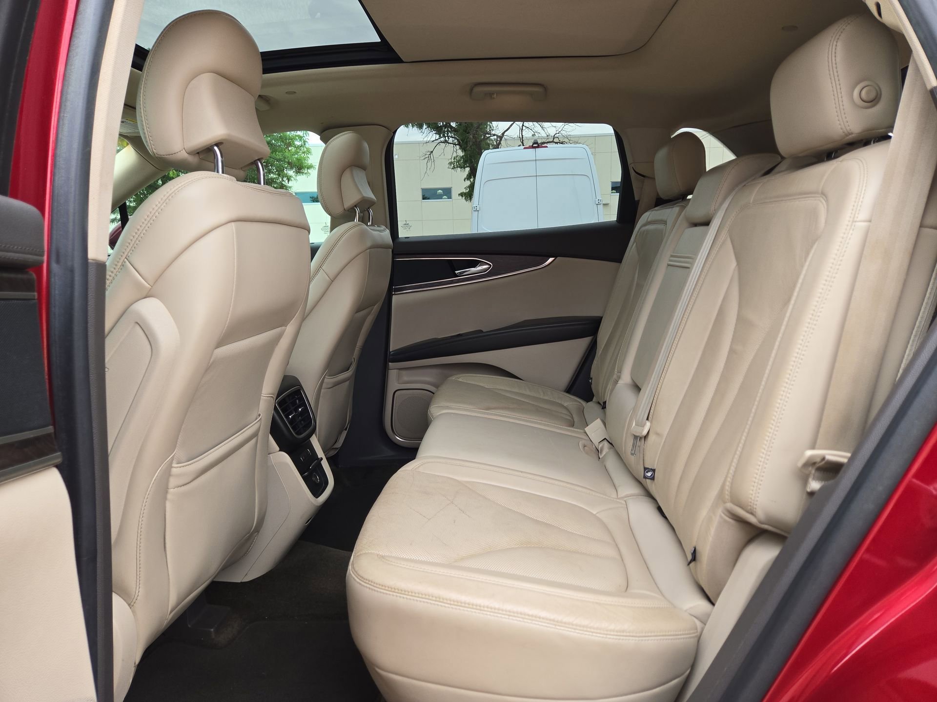 Used 2016 Lincoln MKX Reserve w/ Technology Package FWD image 13