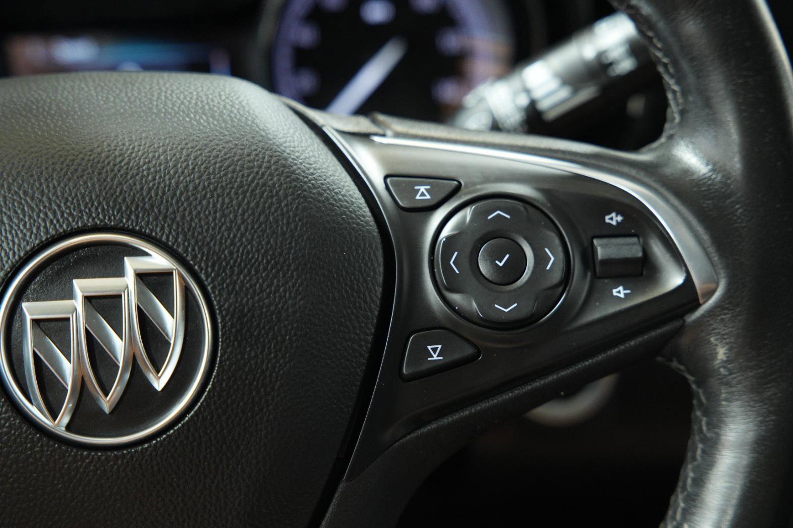 Used 2019 Buick Envision Essence image 37