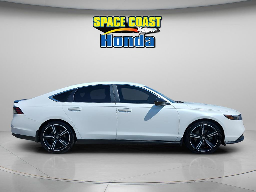 Used 2023 Honda Accord Sport image 2