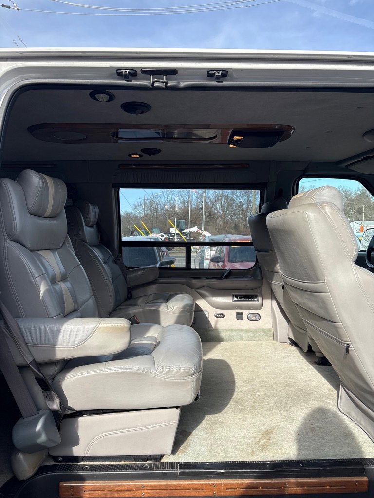 Used 2002 Ford E-150 and Econoline 150 image 10