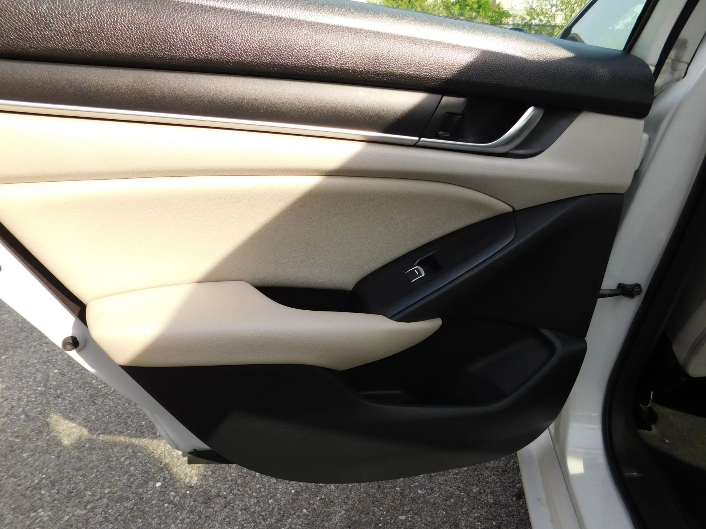Used 2019 Honda Accord LX image 4
