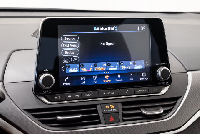 Used 2025 Nissan Altima 2.5 SR FWD image 13