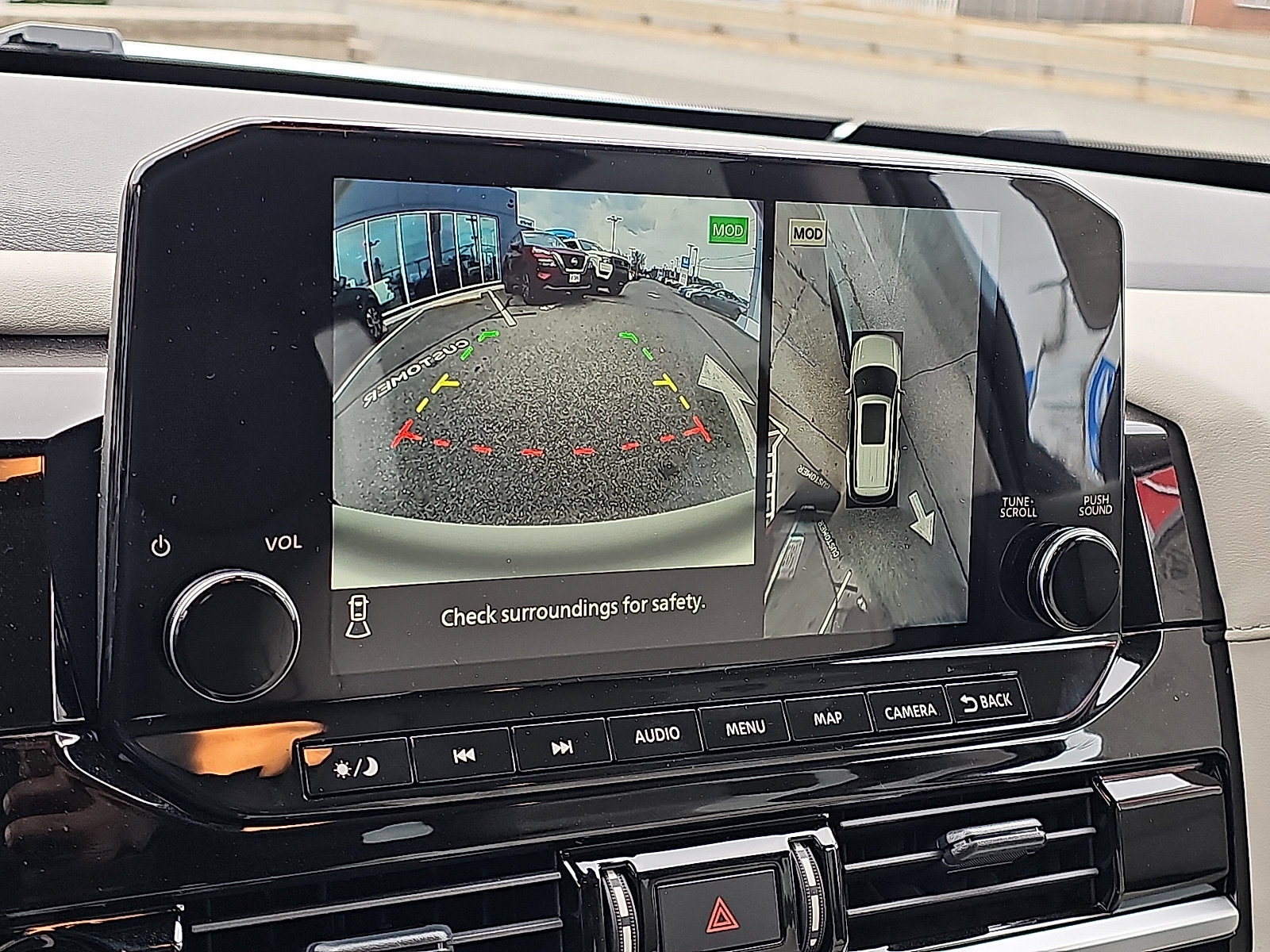 New 2025 Nissan Pathfinder SL image 13