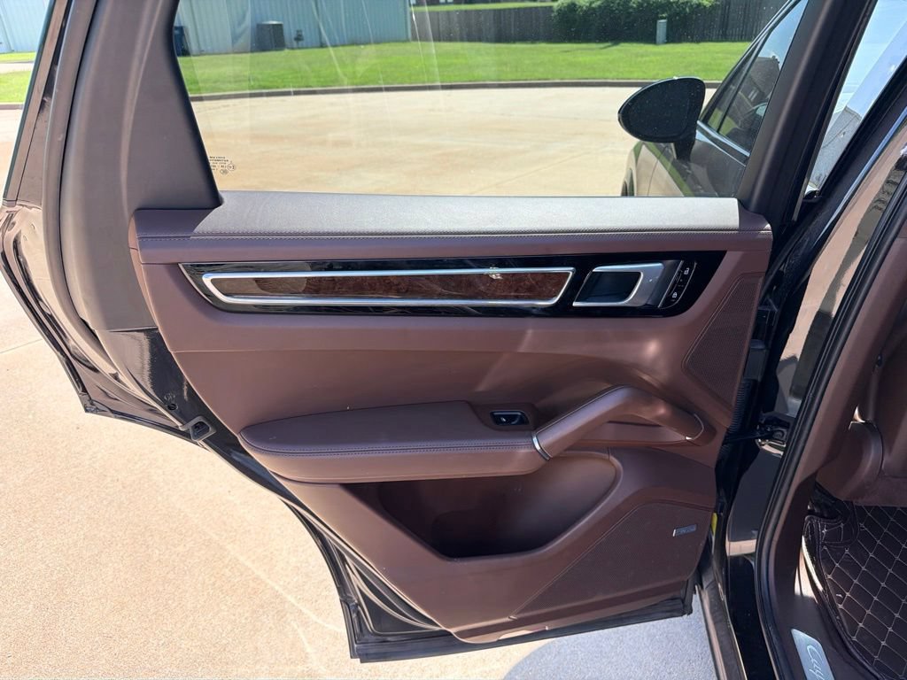 Used 2020 Porsche Cayenne S AWD/4WD image 17