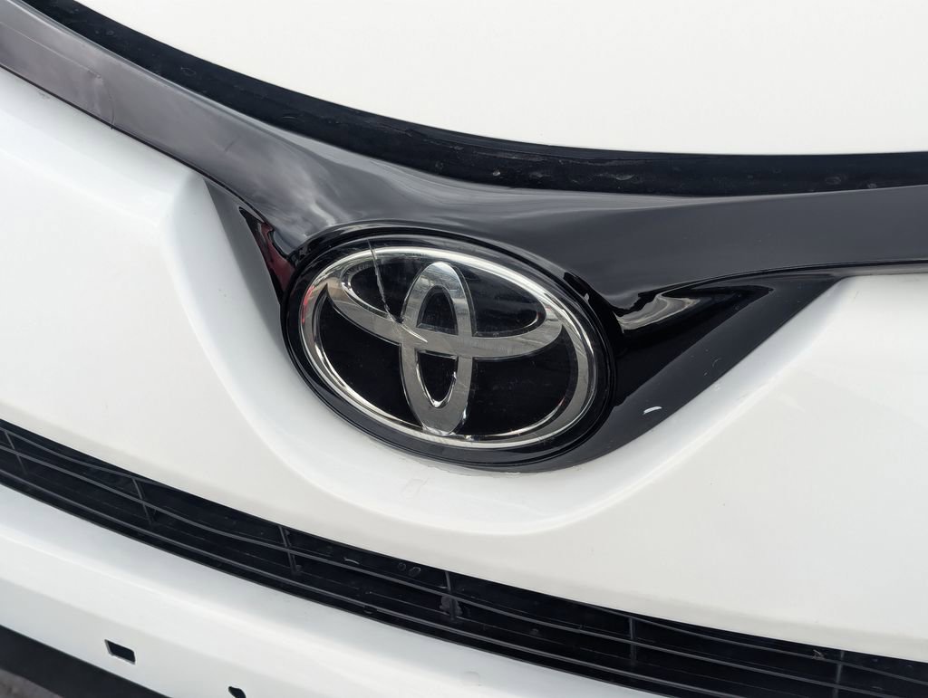 Used 2018 Toyota RAV4 XLE image 11